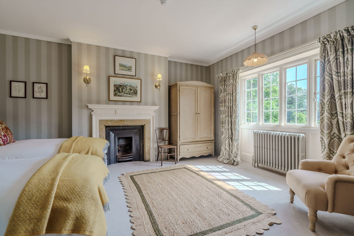 bedroom-norfolk-broads-country-house a cosy befroom with twin beds in a country house
