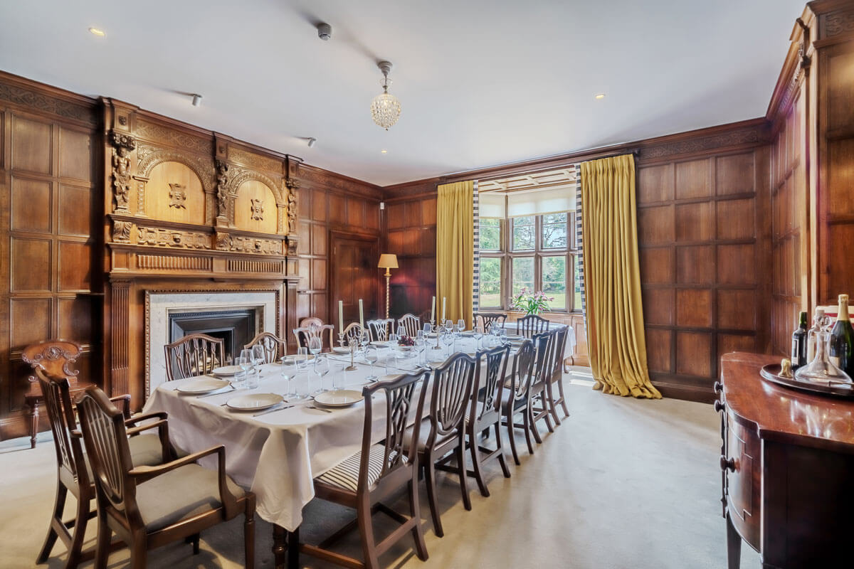 norfolk-broads-country-house-dining-room photography of an oak panelled dining hall in a country manor in the Norfolk Broads