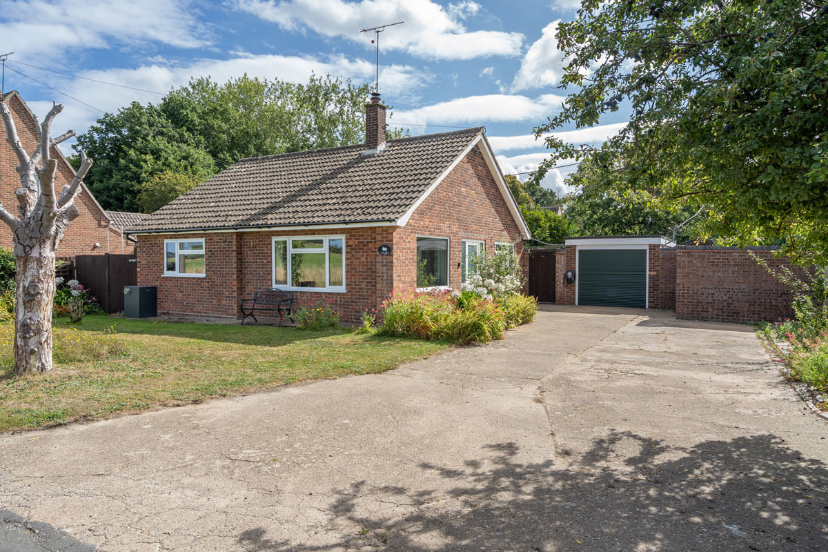 photography-of-front-of-holiday-home-in-bacton